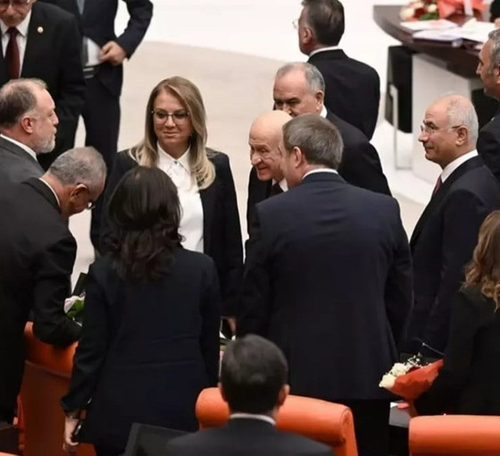 Bahçeli'nin 'barış’ çıkışına DEM Parti temkinli: 'Çok seçenek yok, Kürtlerle barışılmalı'