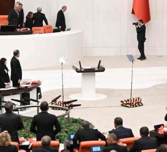 CHP'nin 'Erdoğan'ı ayakta karşılama' anketi: En çok DEM Parti seçmeni tepkili