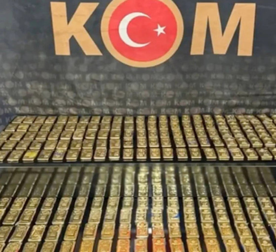 Eski bakan yardımcısının özel kalemi, VIP'de 60 kilo kaçak külçe altınla yakalandı