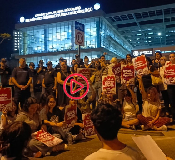 Mersin'de taciz protestosu: Kadınlar polis ablukası altında açıklama yaptı