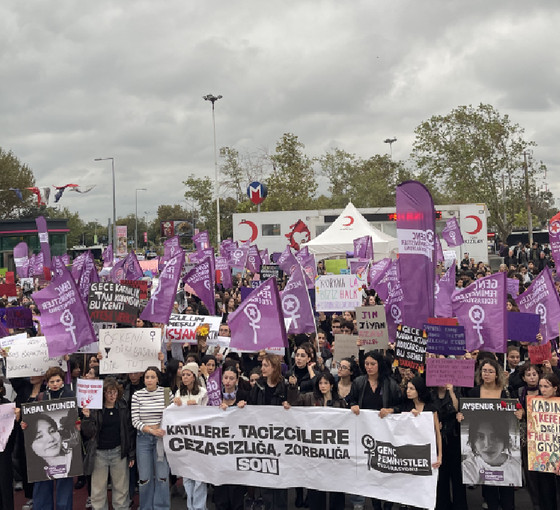 Kadıköy'de kadına şiddet eylemi: Manevi değer dediğiniz şey, kadın düşmanlığıdır