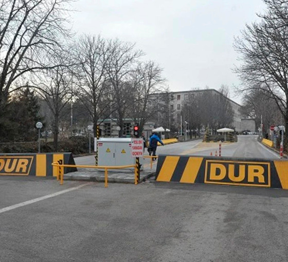 Bin 93 kişinin Meclis'e girişi yasak