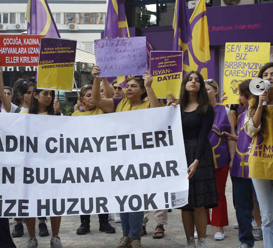 Adana'da kadın cinayetleri protesto edildi: 'Kadınlar için her yer suç mahalline dönüştü'