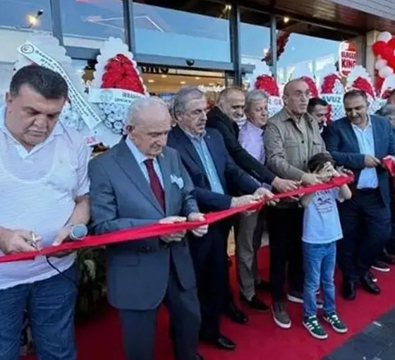Burger King açılışına katılan AKP'liler disipline sevk edildi