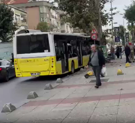 İETT otobüsü ağaca çarptı, yedi kişi yaralandı