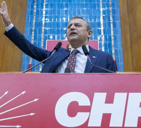 Özgür Özel el mi yükseltti, topu taca mı attı?