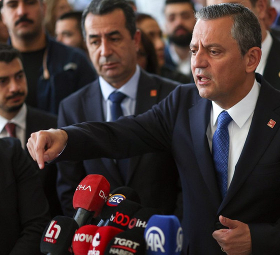 Özgür Özel Fernas işçilerine destek verdi, Erdoğan'a seslendi: 'Milletvekiliniz sizi kandırıyor'
