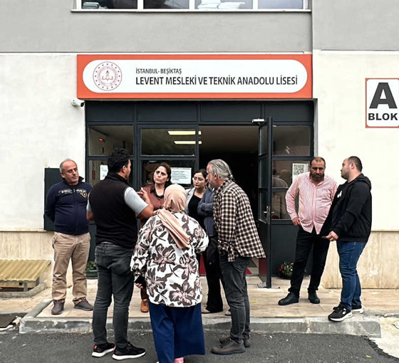 Lisede öğretmen, müdüre silah çekti: Üzerinden ayrıca üç bıçak çıktı