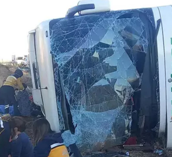 Aksaray'da yolcu otobüsü devrildi: 6 ölü, 34 yaralı var