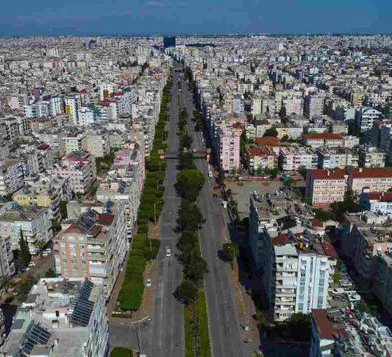 Yabancılara konut satışı yüzde 39 düştü, satılan üç konuttan biri Antalya'da