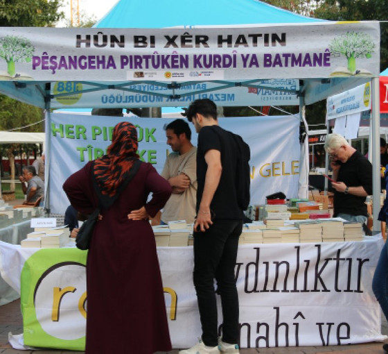 Batman’da ilk Kürtçe Kitap Fuarı: Halk sahip çıkıyor, soruyor, okuyor