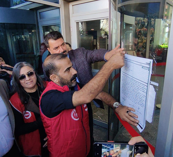 Önce Bornova ve Buca, şimdi de Bayraklı... İzmir'de üçüncü CHP'li belediyeye grev kararı asıldı