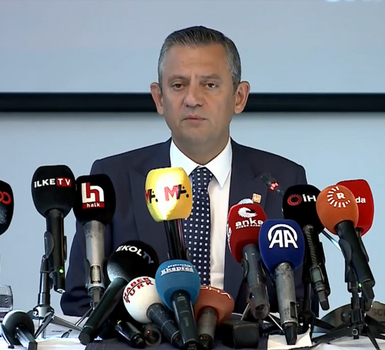 CHP lideri Özgür Özel Diyarbakır'da konuştu: Kürt sorunu, Kürtler 'Sorun var' dediği sürece vardır