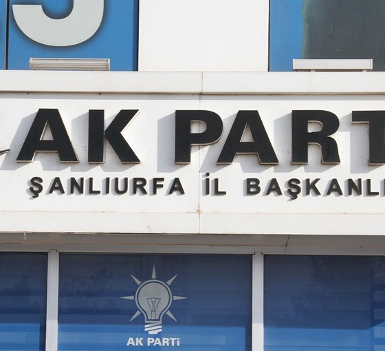 AKP, Urfa'da dört ilçe başkanını daha görevden aldı