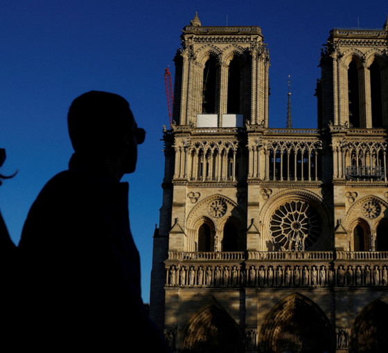 Fransa'da Notre Dame Katedrali'ne paralı giriş tartışması: İbadet özgürlüğü mü, turizm mi?