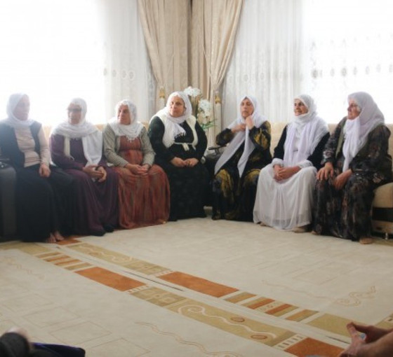 Barış Anneleri Emine Şenyaşar'ı ziyaret etti