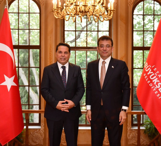 İmamoğlu'ndan Ahmet Özer'in gözaltına alınmasına tepki: İktidarın milletin emanet ettiği koltuğa müdahale etmesinden bıktık