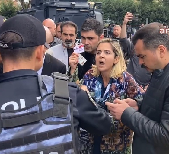 Gözaltındaki Ahmet Özer’in avukat kızına engelleme girişimi