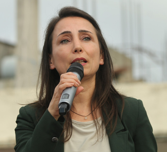 Hatimoğulları: Kent uzlaşısına operasyon çekenler iç barıştan nasıl bahsedebilir?