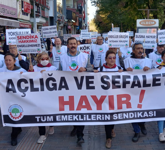 Emekliler yoksulluğa karşı yürüdü: 'Bu iktidarla yönetilmek istemiyoruz'