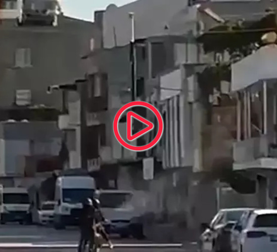 Haraca bağlamak istediler, gözdağı için şirket binasını kalaşnikofla taradılar, o anları kamera kaydetti