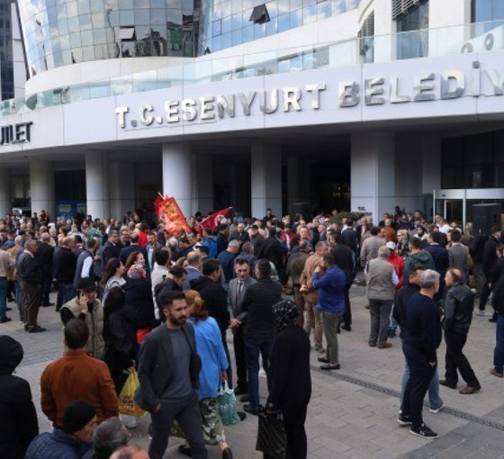 Esenyurtlular kayyıma tepkili: 'Hukuksuzluk ve adaletsizliktir'