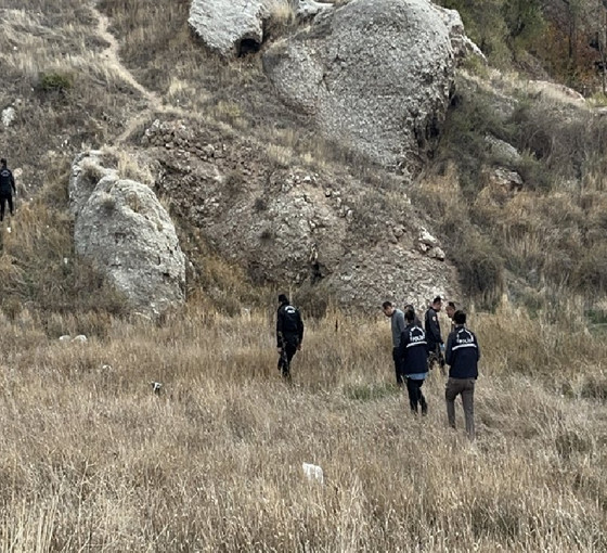 Sivas'ta mezarlık yakınında parçalanmış bebek cesedi bulundu