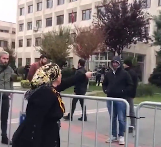 Batman'da İpek Er'in annesinden kayyıma tepki: Hiç mi şerefiniz yok?