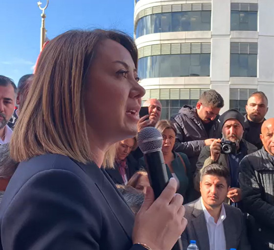 CHP'den Ahmet Özer sorusu: Polis, dijital materyallere bir şey mi ekledi?