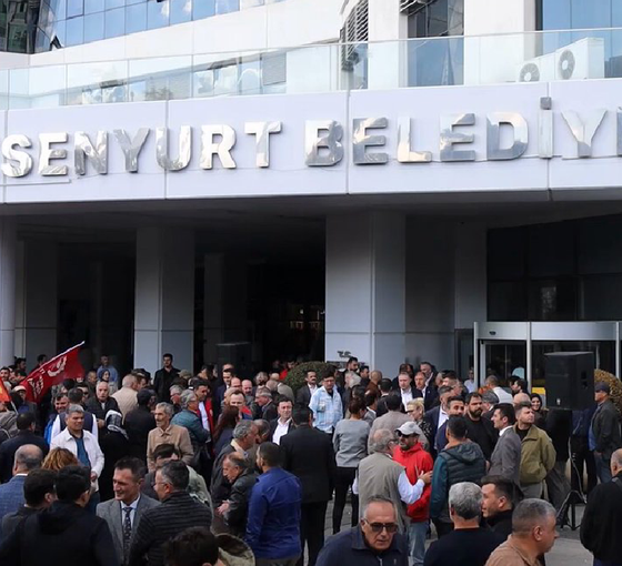 DEM Parti Esenyurt Belediyesi'nin önüne çağrı yaptı: 'Kayyım rejimi halk iradesine darbedir'