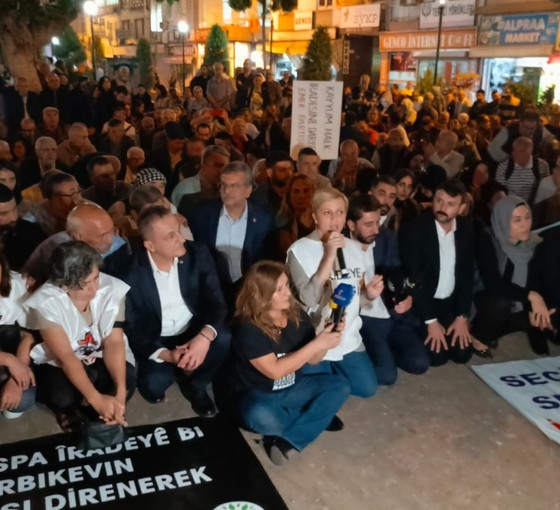 Mersin'de kayyım protestosu: 'Kayyım diktatörlüktür, biz demokrasi istiyoruz'