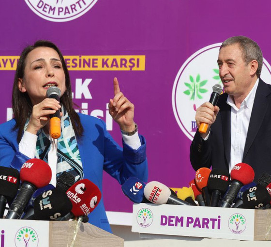 Bakırhan'da Bahçeli'ye: Bize uzattığın elde sorun yok, diğer elini baltalayan ortağında sorun var