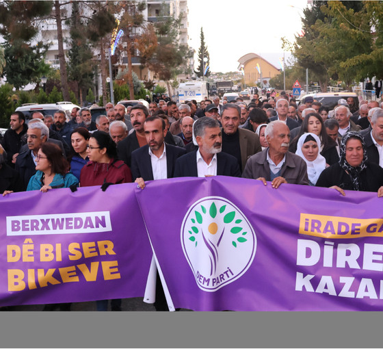 Halfeti'de kayyıma karşı yürüyüş: 'Darbe karşısında direneceğiz'