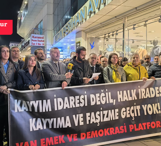 Van'da kayyım protestosu: 'Seçilmiş belediye başkanlarını görevlerine iade edin'