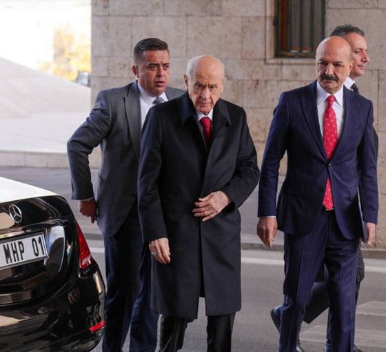 Kürt halkıyla değil Kürt silahlı güçleriyle ilgileniyor