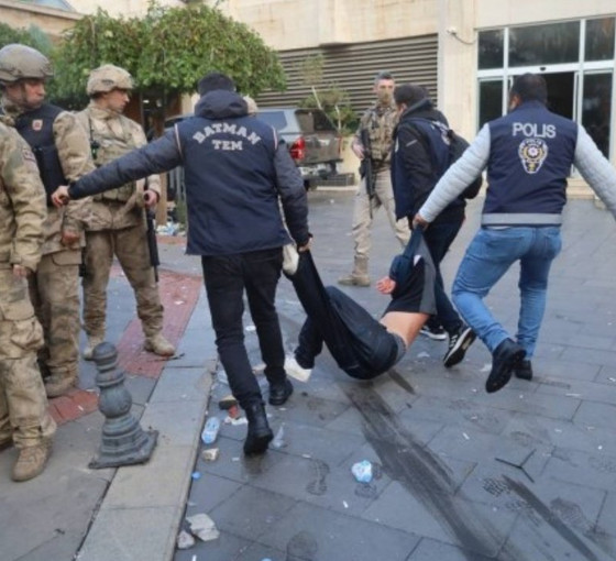 İnsan onurunu koruyamayan hukuk adaleti sağlayamaz
