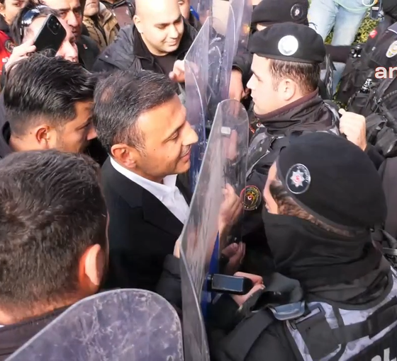 Esenyurt'ta CHP’lilere polis müdahalesi