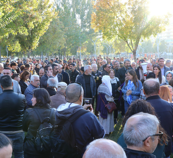 Diyarbakır'da polis ablukasında kayyım protestosu