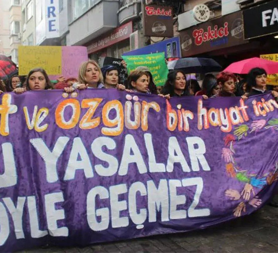 Düzenleme geri çekildi: Evlenen kadınlar soyadlarını kullanabilecek