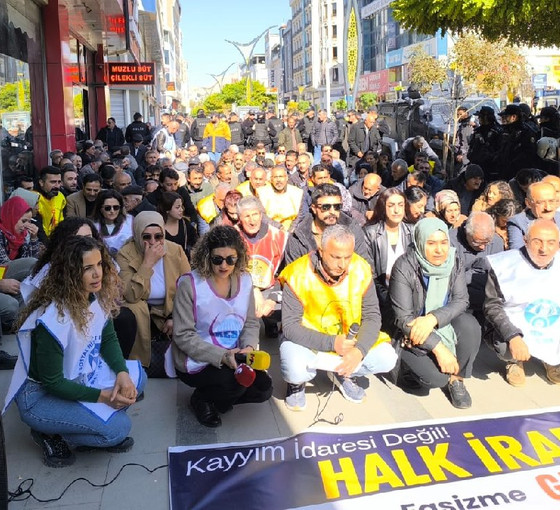 KESK'ten Van'da kayyım protestosu: 'Seçilmiş belediye eşbaşkanlarını göreve iade edin'