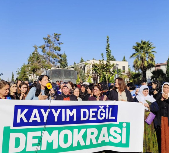 Ayla Akat Ata Halfeti'de kayyım nöbetinde konuştu: Kayyım, bir çözümsüzlük politikasıdır