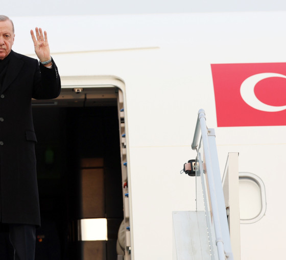 Erdoğan'dan Suudi Arabistan uçağına binerken Rabia işareti