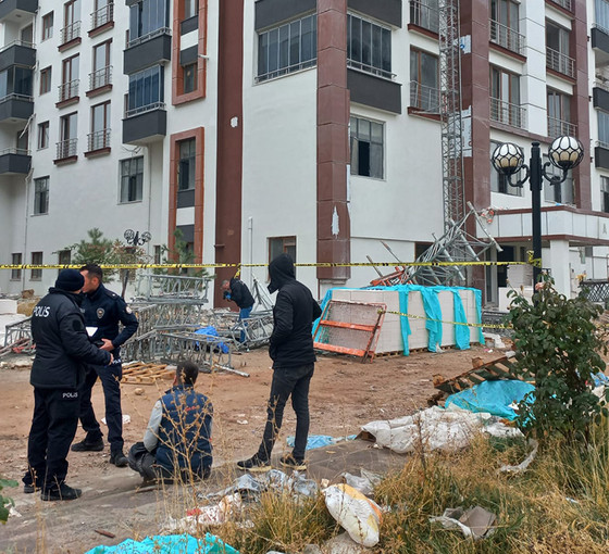 Malatya'da deprem güçlendirme çalışmasında iskele çöktü: İki işçi öldü
