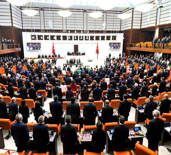 'Etki ajanlığı' düzenlemesi: AKP ve MHP'li vekiller Gürcistan'daki yasaya karşı imza atmış