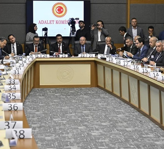 AKP 'etki ajanlığı' teklifini geri çekti