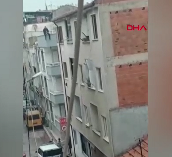 Bursa'da erkek şiddeti: Eşini öldürüp çatıya çıktı