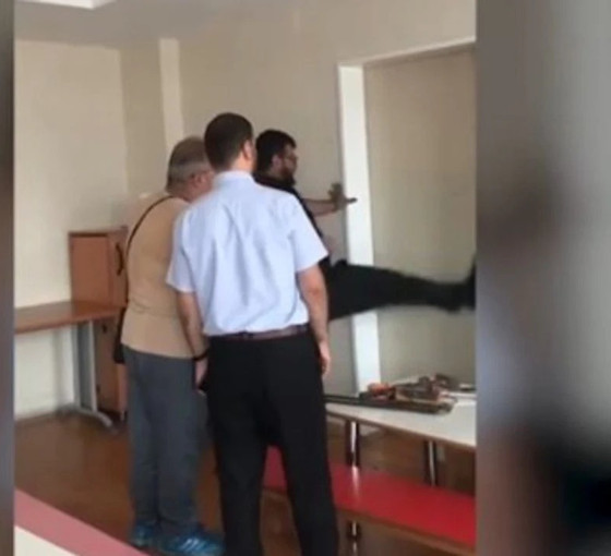 Bursa'da kapı kıran müdüre üstün başarı ödülü