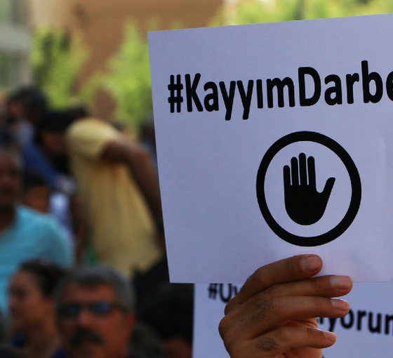 CHP'nin Esenyurt'ta 'Demokrasi Nöbeti' sürüyor: 'Operasyonu yapanların hukuk önünde hesap vereceklerini biliyoruz'