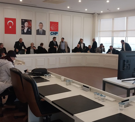 16 günün ardından: CHP'li Esenyurt Belediye Meclis üyeleri meclis odalarına girdi