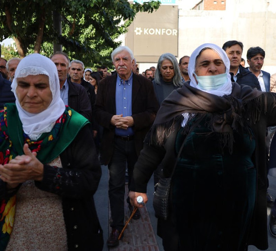 Batman'da kayyıma karşı yürüyüş, 17 Kasım'daki mitinge çağrı: 'Kayyım talan, direniş yaşamdır'